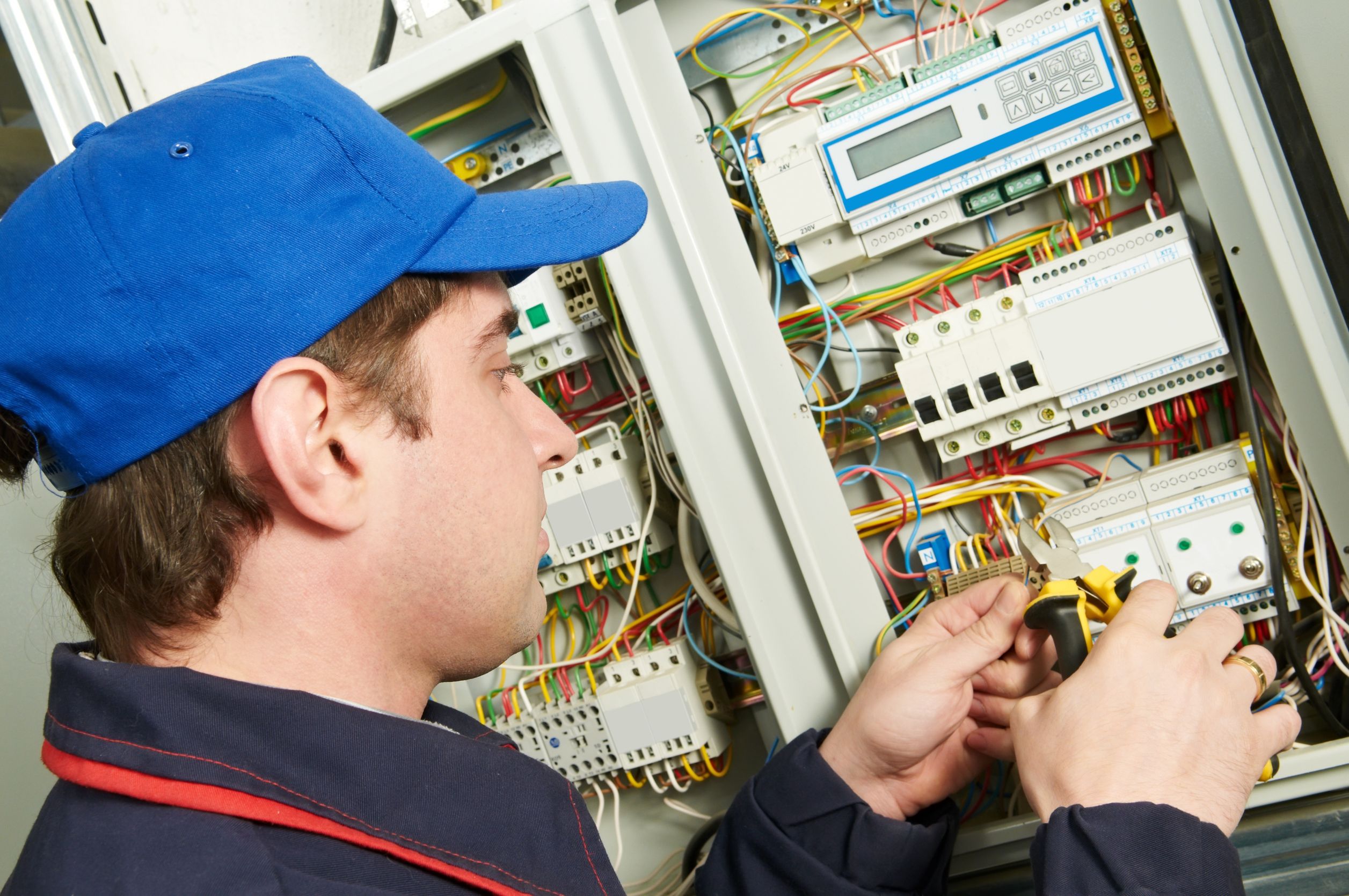 Signs That You Need an Electrical Contractor in Indianapolis