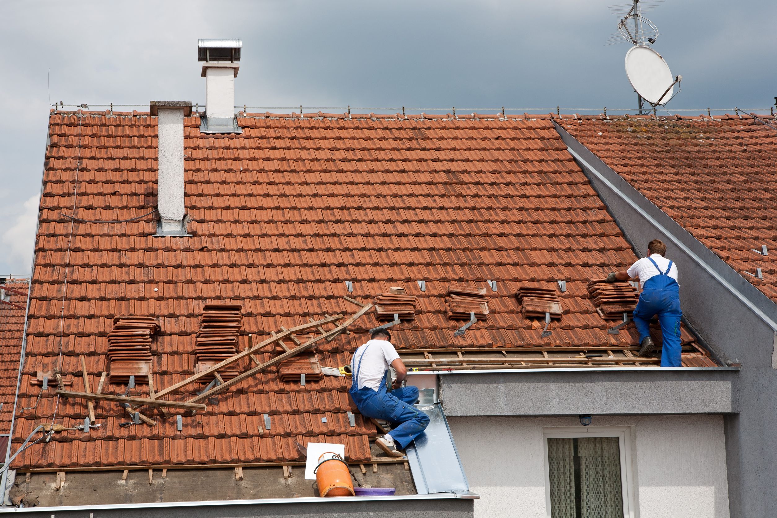 Roof Repair in Harrisburg PA Prevents Raindrops From Falling On Your Head