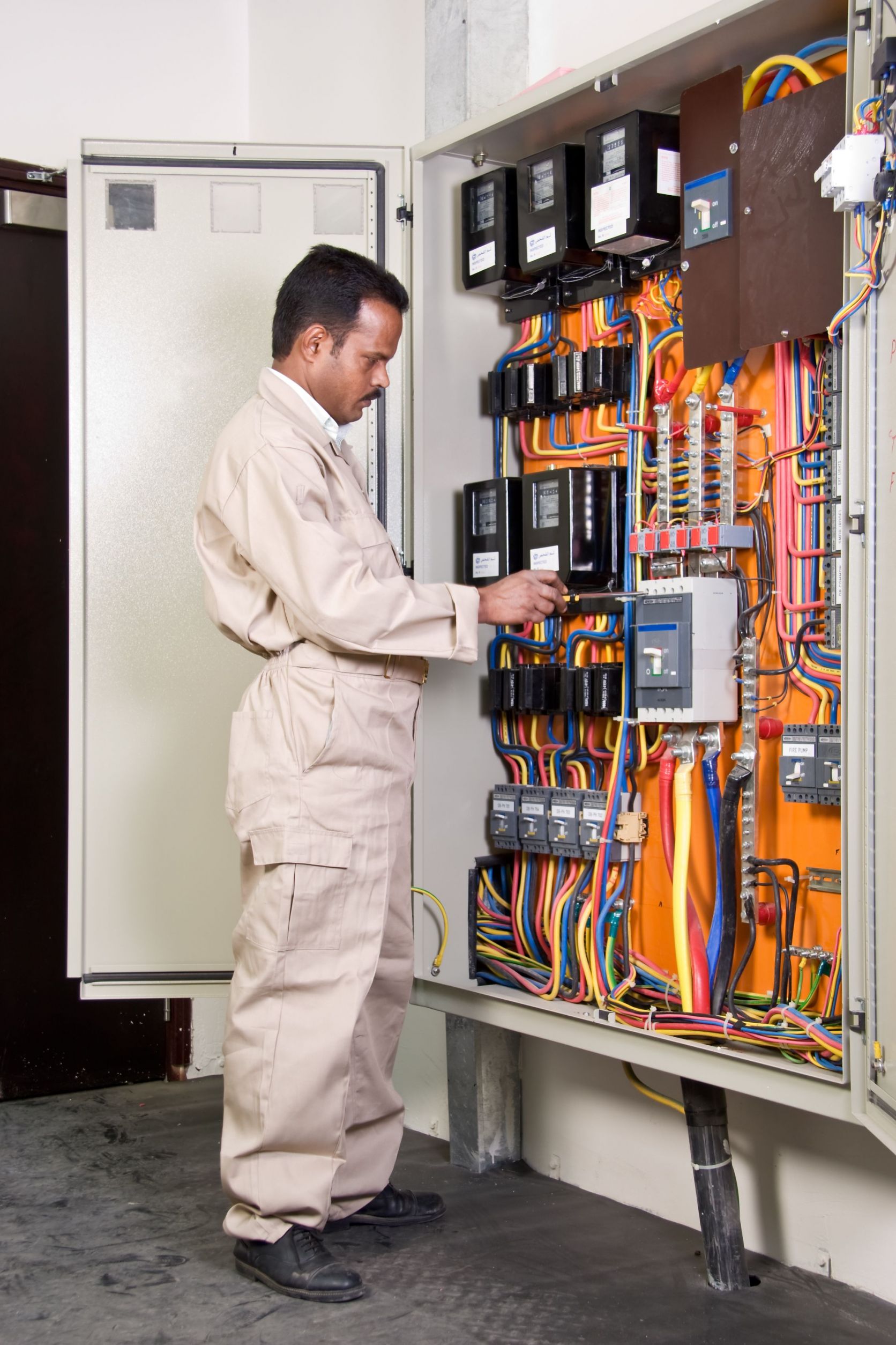 Electric Service In Wichita Kansas: Electric Problems That The Electrical Contractors Help You Solve