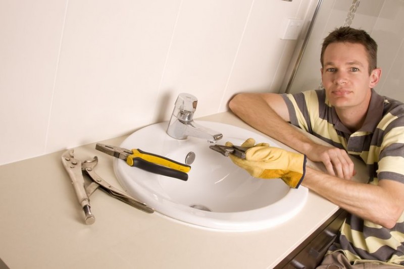 Top Tips for Keeping Your Kitchen and Bathroom Sinks Draining Strong