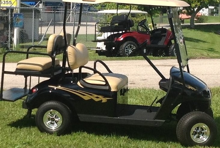 Golf Cart Services in Bradenton FL Help Seniors and People With Disabilities Continue to Enjoy Playing
